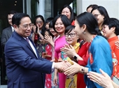 PM meets Vietnamese embassy officials, community in U.S.